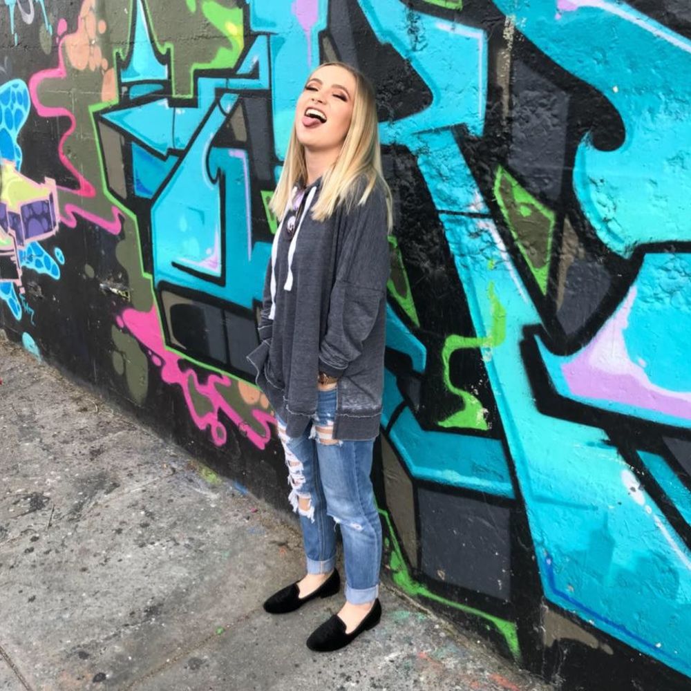 Meet your Posher, Lauren